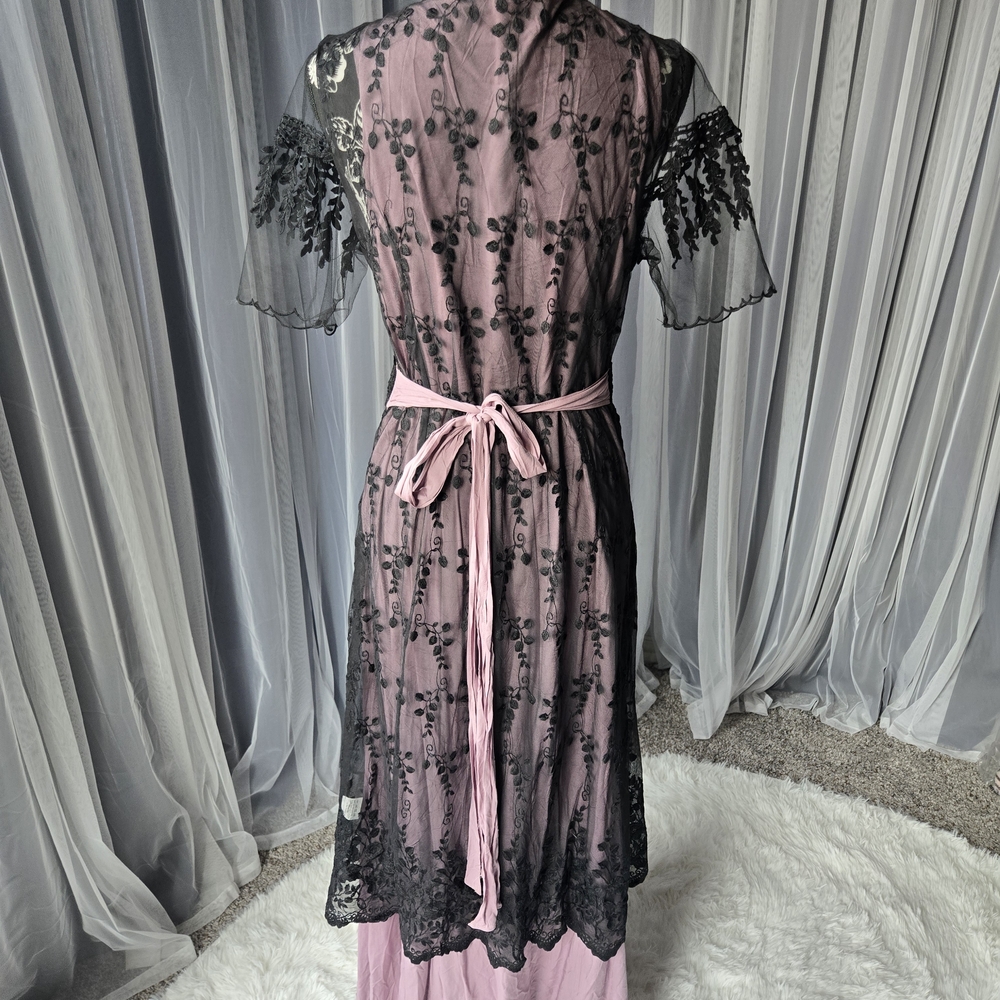 Lace Trimmed Lavender Dress - Picture 3 of 4